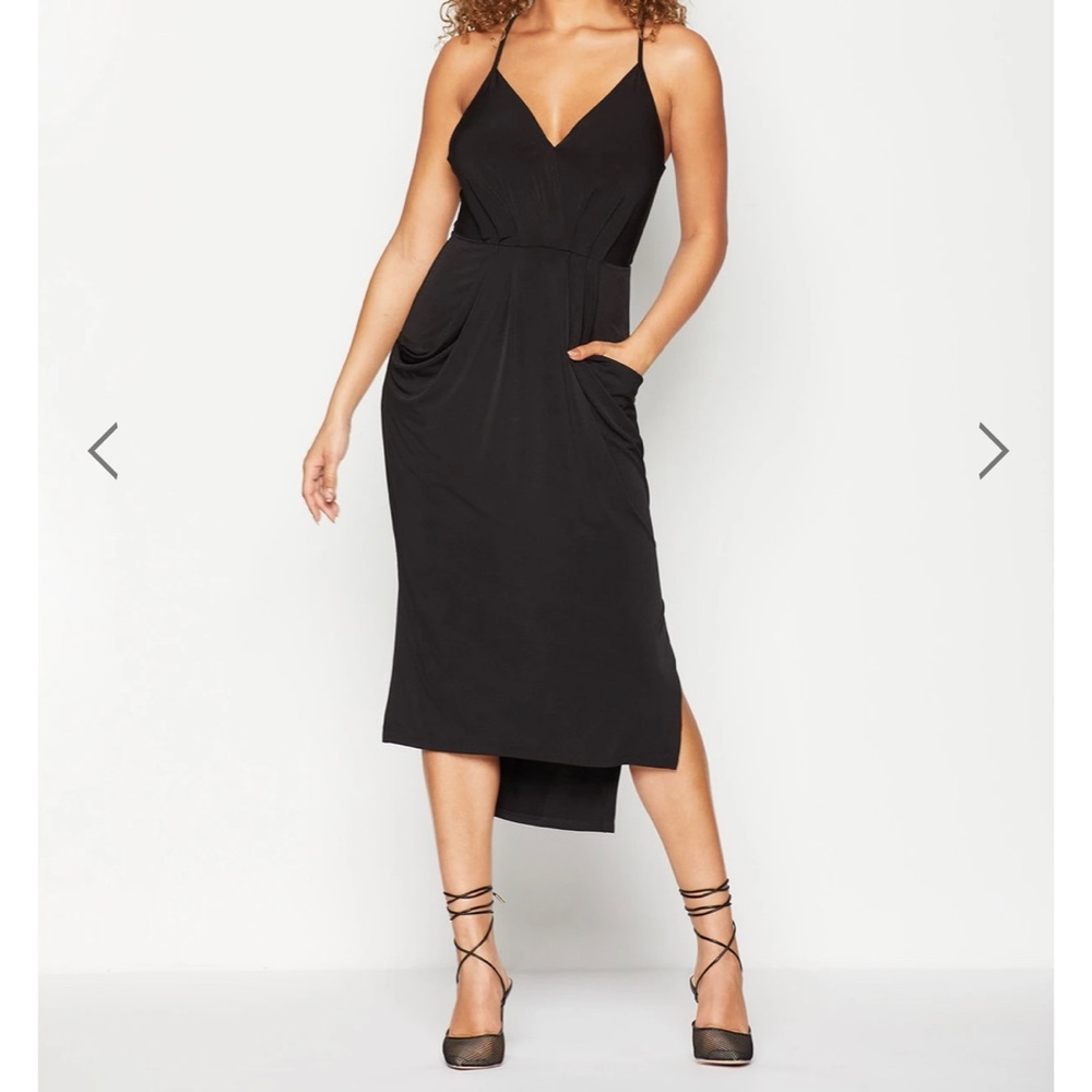SLEEVELESS MIDI DRESS
by BCBGENERATION